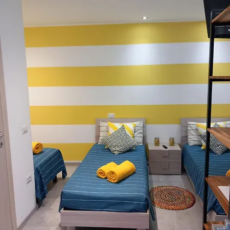 Casa Rosso Blu Zia Vivina سوريكو